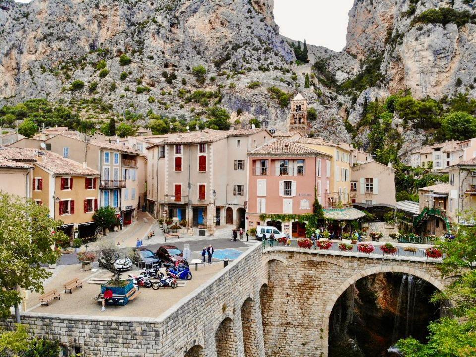 Le Logis Des Cascades 2 Apartment Moustiers-Sainte-Marie Exterior photo